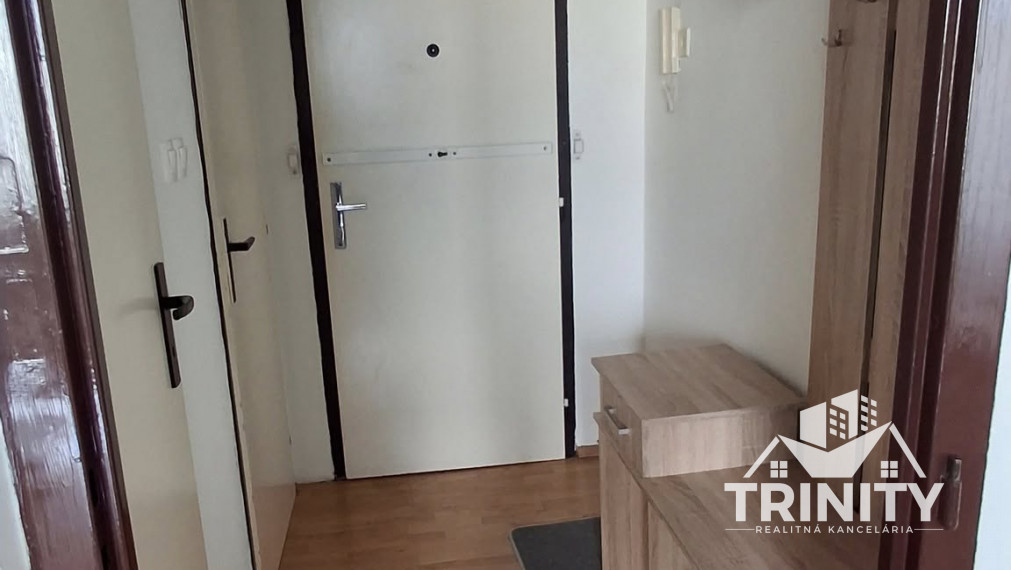 Na prenájom 1-izbový byt s loggiou v Nových Zámkoch