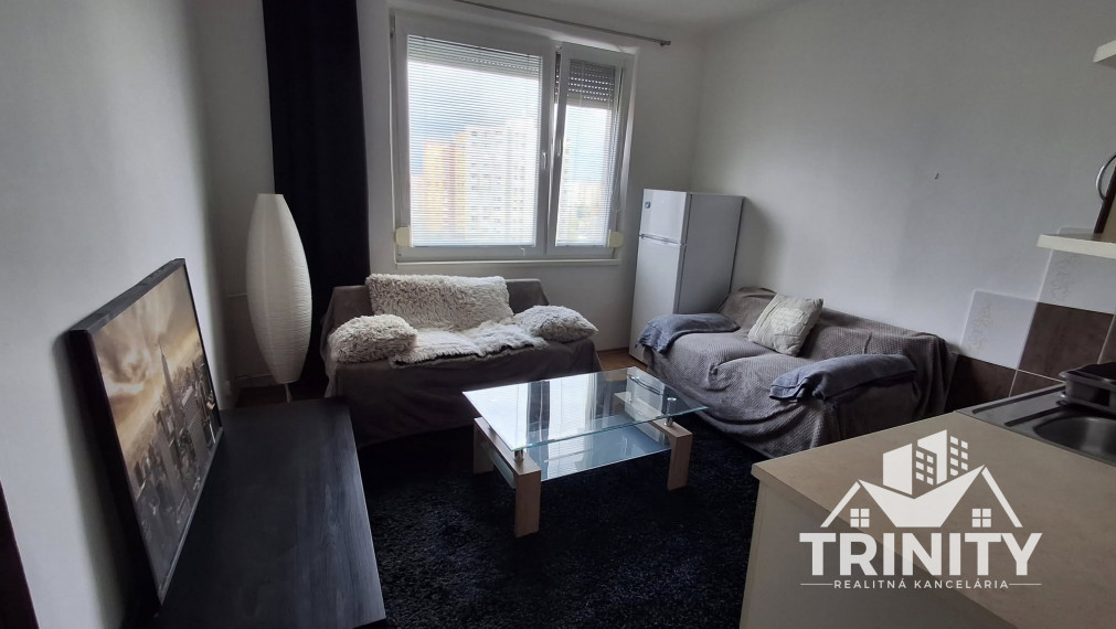 Na prenájom 1-izbový byt s loggiou v Nových Zámkoch