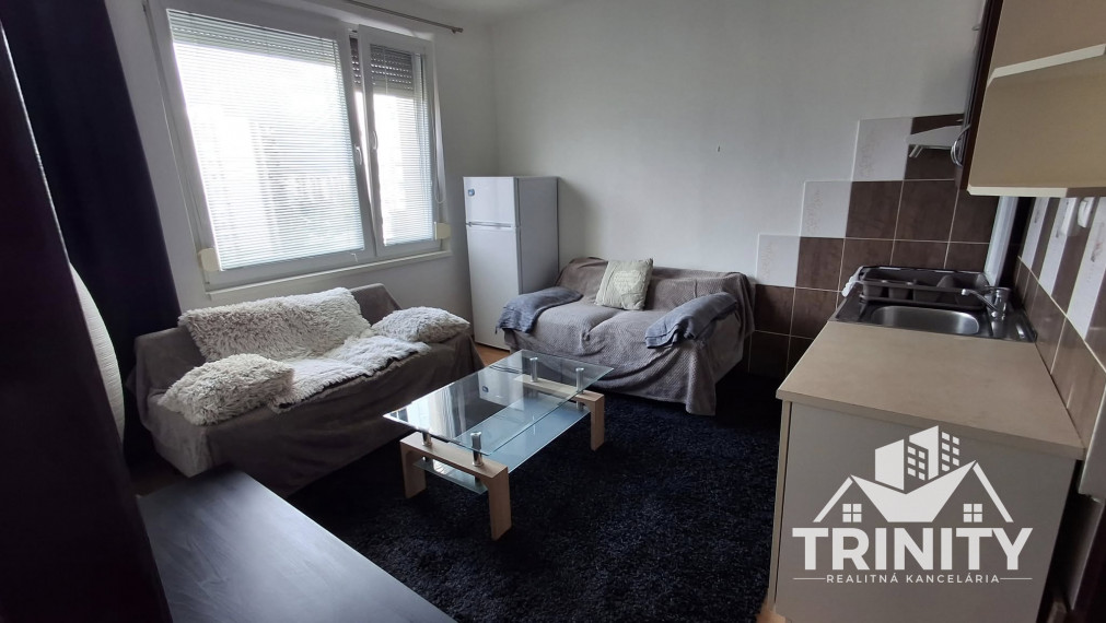 Na prenájom 1-izbový byt s loggiou v Nových Zámkoch