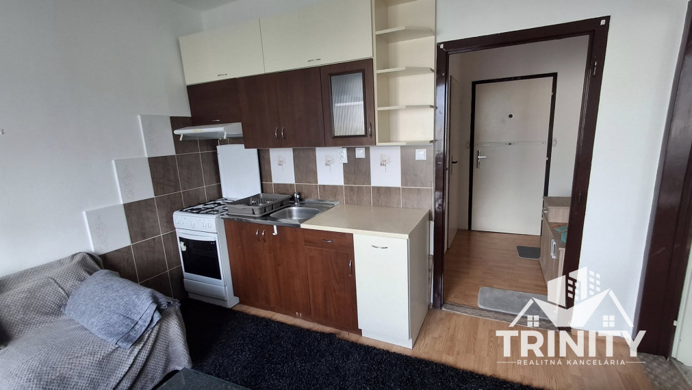 Na prenájom 1-izbový byt s loggiou v Nových Zámkoch