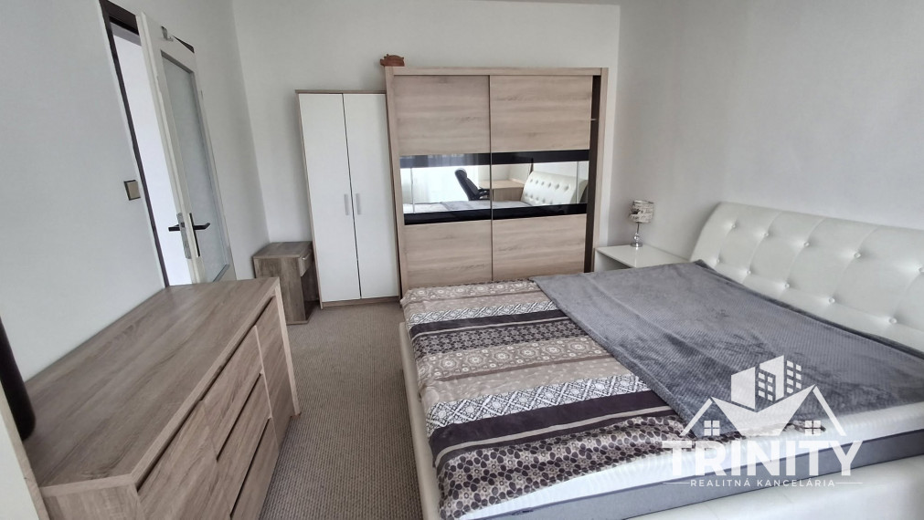 Na prenájom 1-izbový byt s loggiou v Nových Zámkoch