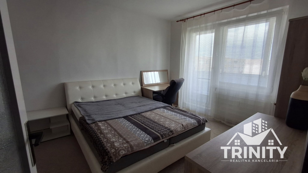 Na prenájom 1-izbový byt s loggiou v Nových Zámkoch