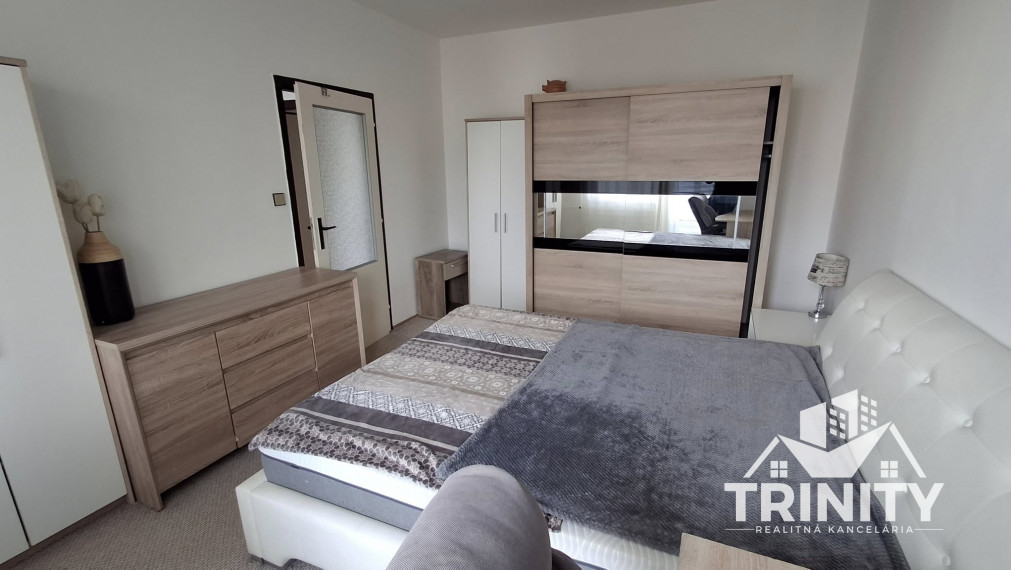 Na prenájom 1-izbový byt s loggiou v Nových Zámkoch