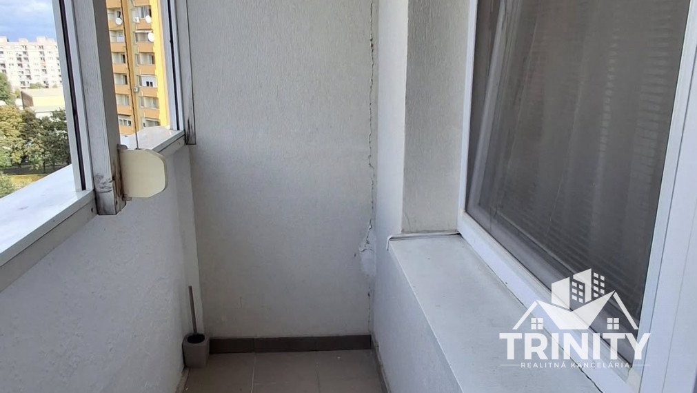 Na prenájom 1-izbový byt s loggiou v Nových Zámkoch