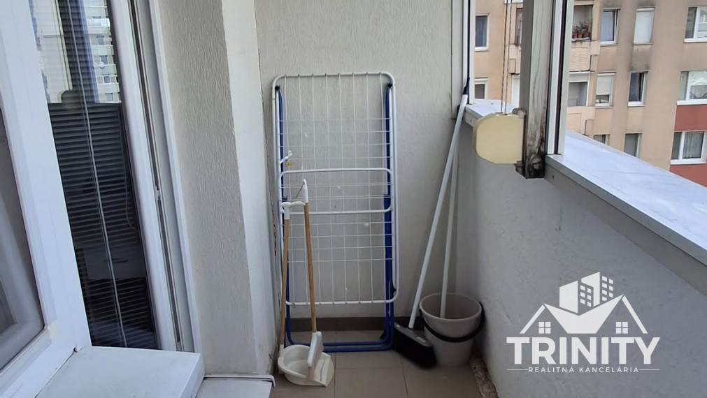Na prenájom 1-izbový byt s loggiou v Nových Zámkoch