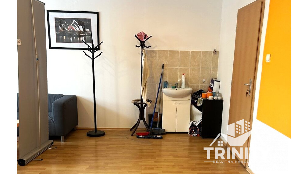 Na prenájom kancelársky priestor v meste Nové Zámky