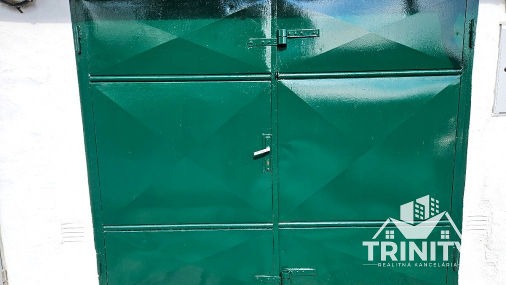 Na prenájom garáž v meste Nové Zámky - JUH