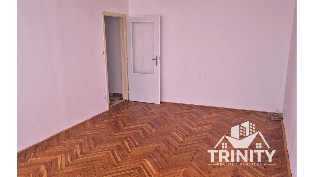 Na predaj 2-izbový byt s dvomi balkónmi v meste Nové Zámky