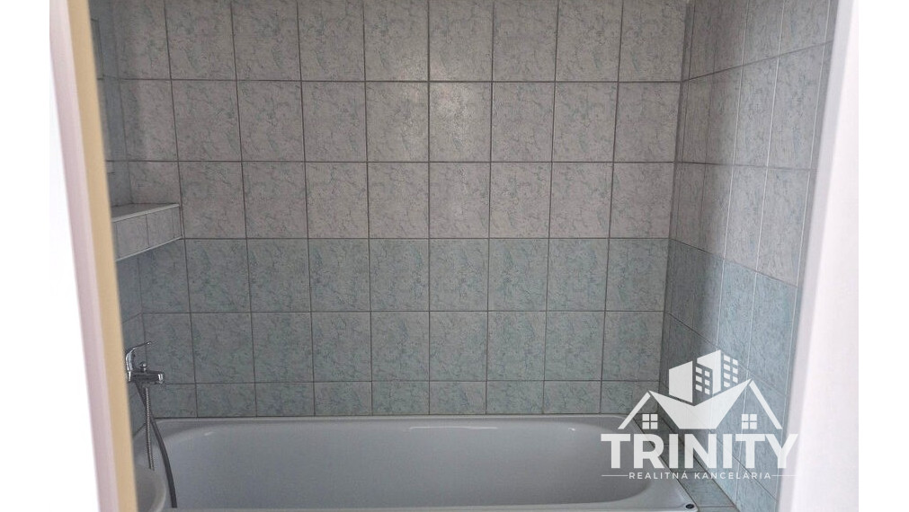 Na predaj 2-izbový byt s dvomi balkónmi v meste Nové Zámky