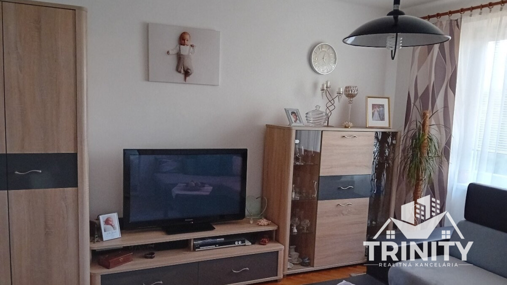 Na predaj 3-izbový byt v 4-bytovke v obci Semerovo