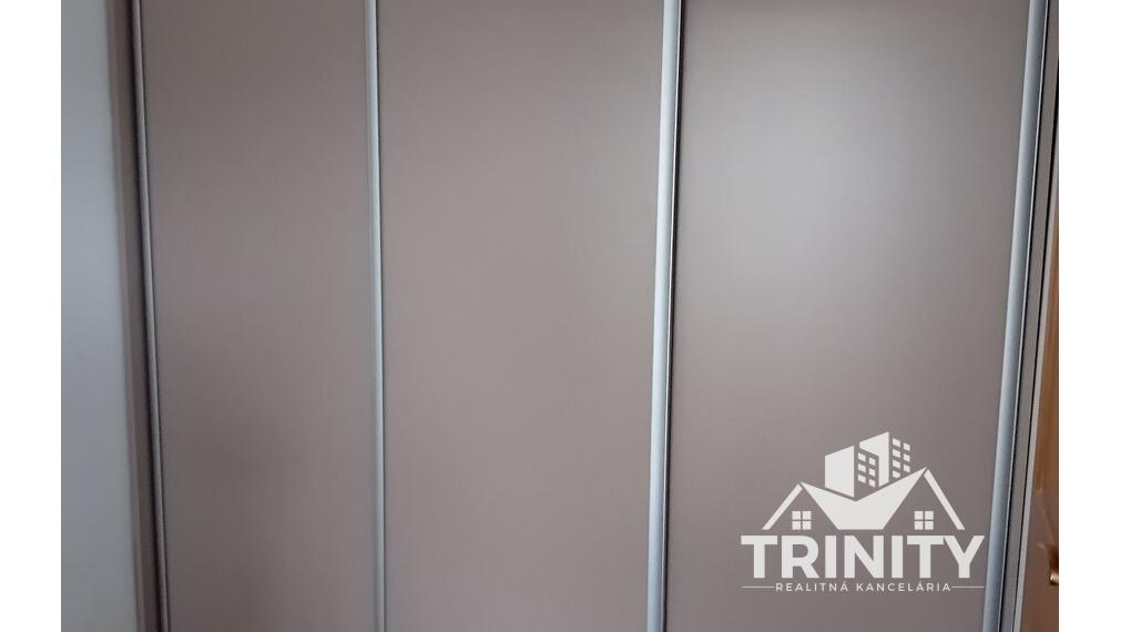 Na predaj 3-izbový byt v 4-bytovke v obci Semerovo