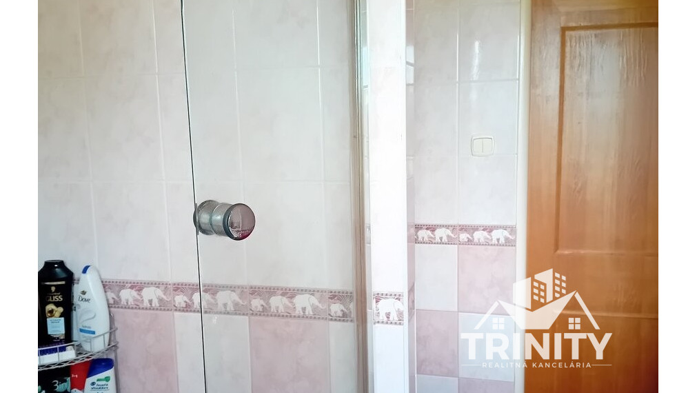 Na predaj 3-izbový byt v 4-bytovke v obci Semerovo