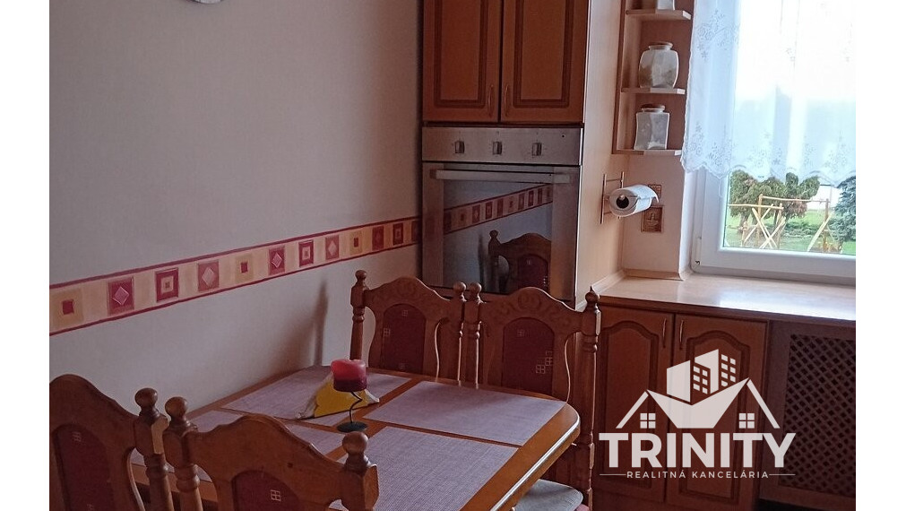 Na predaj 3-izbový byt v 4-bytovke v obci Semerovo