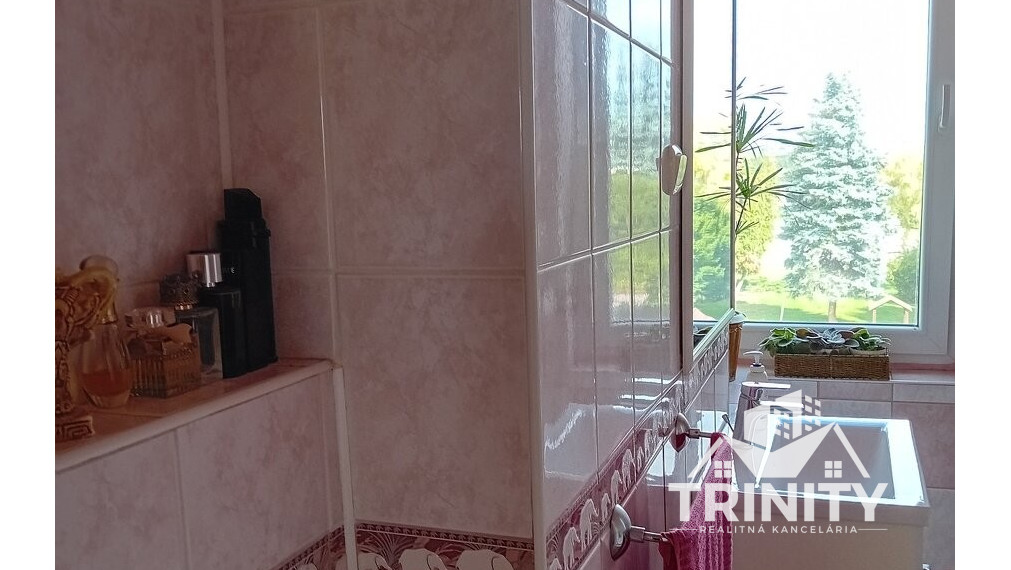 Na predaj 3-izbový byt v 4-bytovke v obci Semerovo