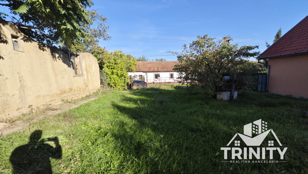 Na predaj stavebný pozemok v obci Trávnica