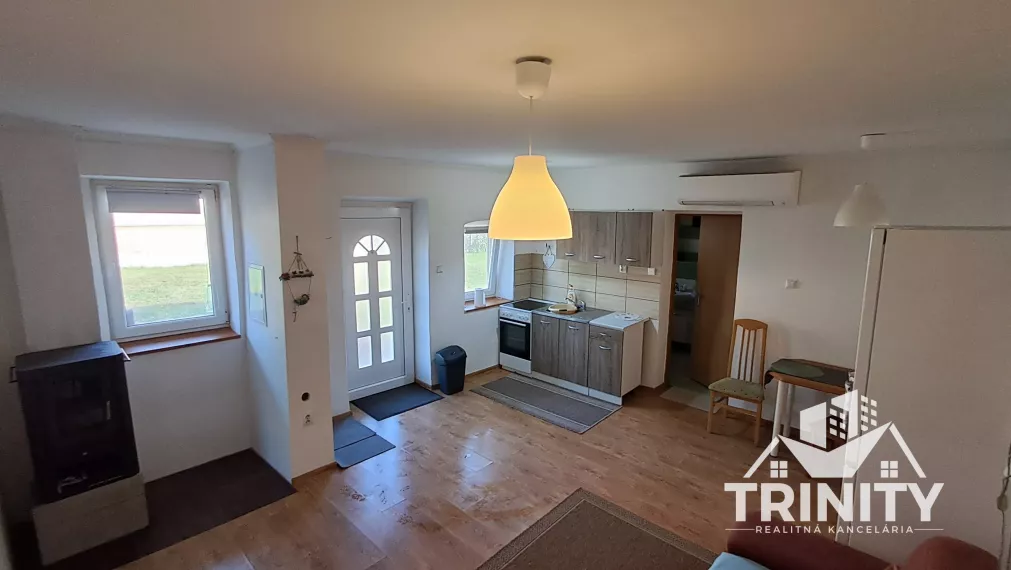 Na predaj 2-izbový dom s velkým pozemkom v obci Palárikovo, Ivestičná príležitosť!