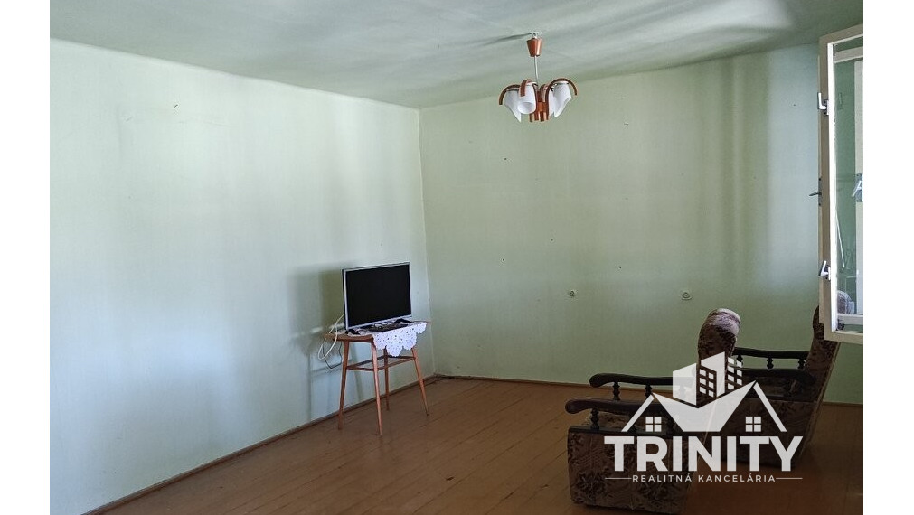 Na predaj 4-izbový rodinný dom s veľkým pozemkom v obci Imeľ