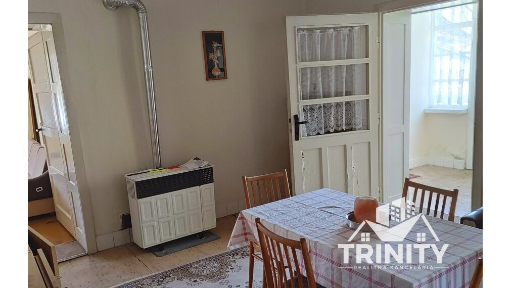 Na predaj 4-izbový rodinný dom s veľkým pozemkom v obci Imeľ