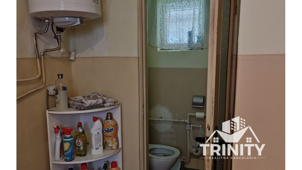 Na predaj 4-izbový rodinný dom s veľkým pozemkom v obci Imeľ