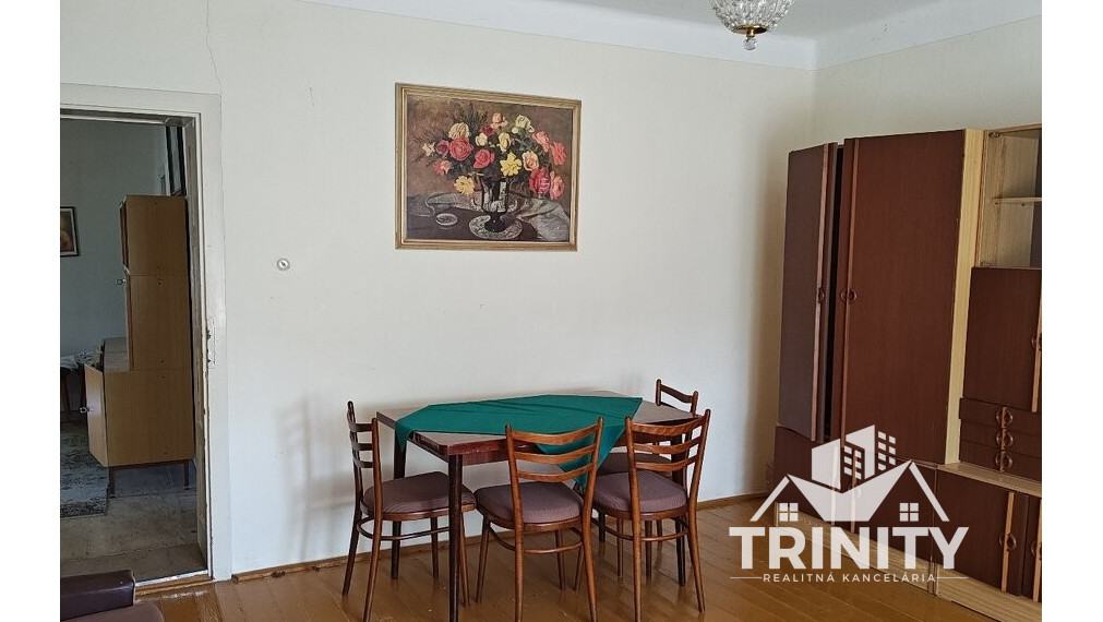 Na predaj 4-izbový rodinný dom s veľkým pozemkom v obci Imeľ