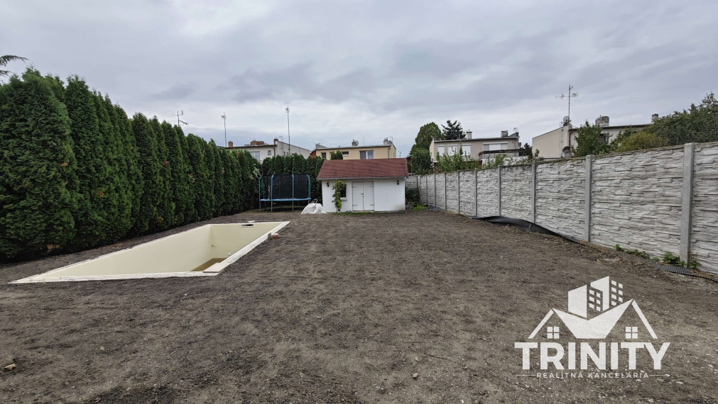 EXKLUZÍVNE - Na prenájom 4-izbový rodinný dom v Nových Zámkoch