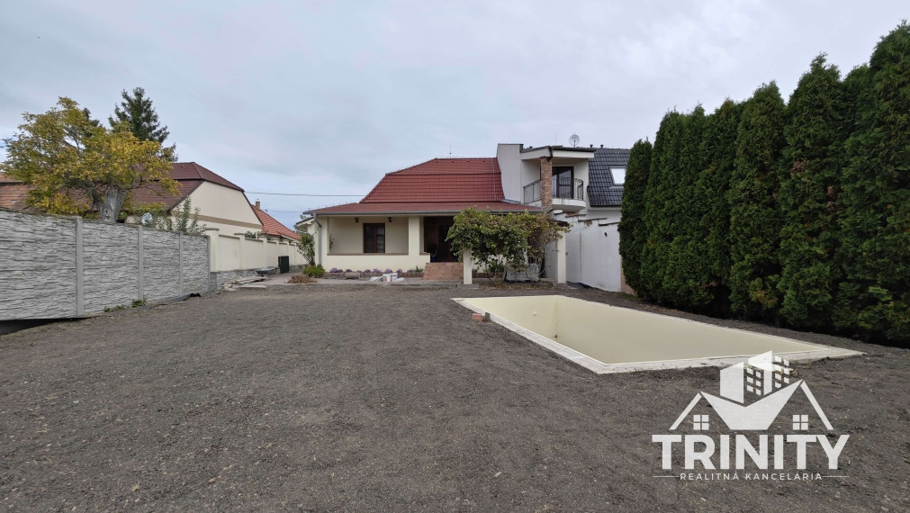 EXKLUZÍVNE - Na prenájom 4-izbový rodinný dom v Nových Zámkoch