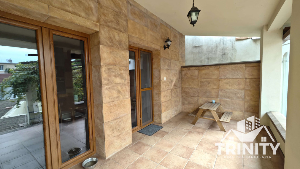 EXKLUZÍVNE - Na prenájom 4-izbový rodinný dom v Nových Zámkoch