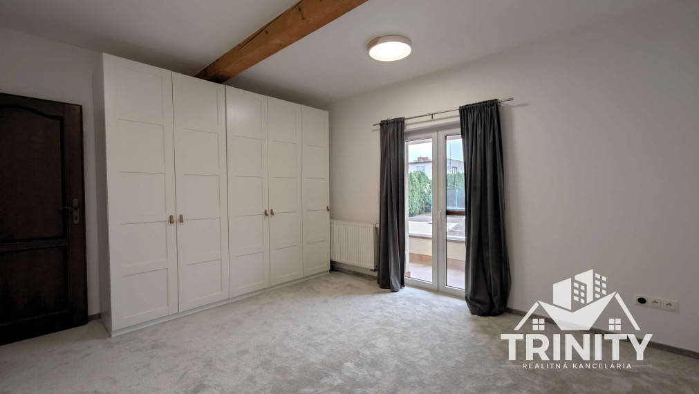 EXKLUZÍVNE - Na prenájom 4-izbový rodinný dom v Nových Zámkoch