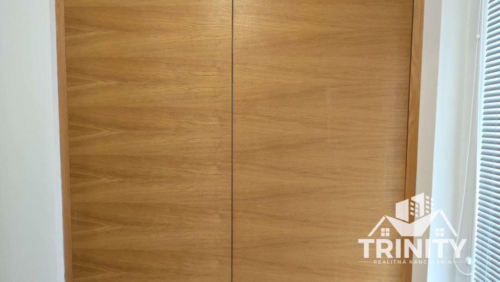 EXKLUZÍVNE - Na prenájom 4-izbový rodinný dom v Nových Zámkoch