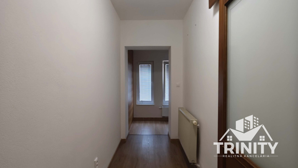 EXKLUZÍVNE - Na prenájom 4-izbový rodinný dom v Nových Zámkoch