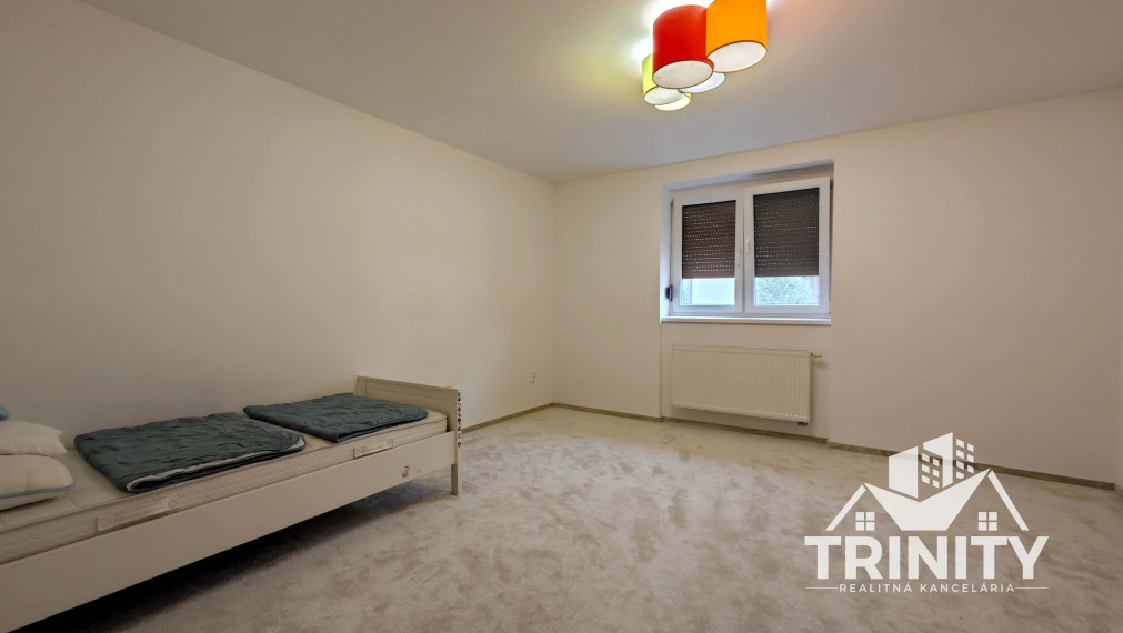 EXKLUZÍVNE - Na prenájom 4-izbový rodinný dom v Nových Zámkoch