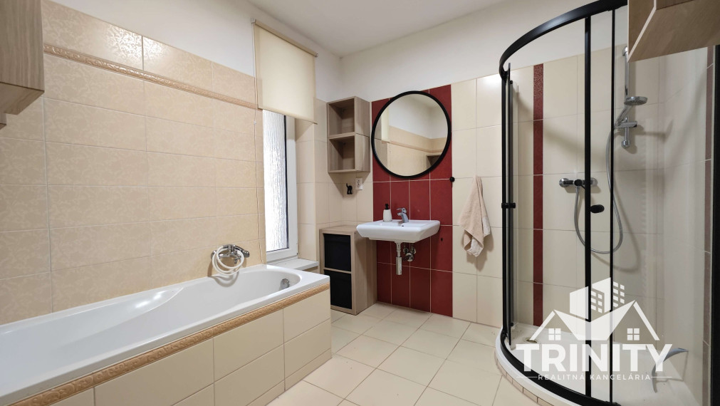 EXKLUZÍVNE - Na prenájom 4-izbový rodinný dom v Nových Zámkoch