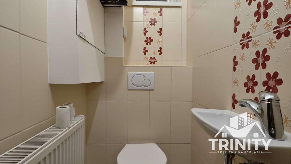 EXKLUZÍVNE - Na prenájom 4-izbový rodinný dom v Nových Zámkoch