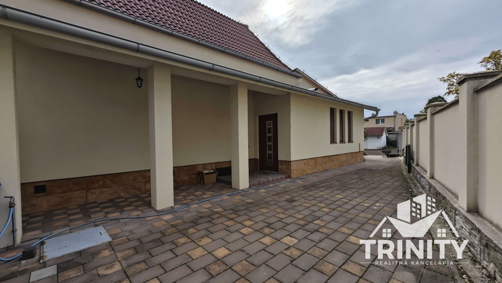 EXKLUZÍVNE - Na prenájom 4-izbový rodinný dom v Nových Zámkoch