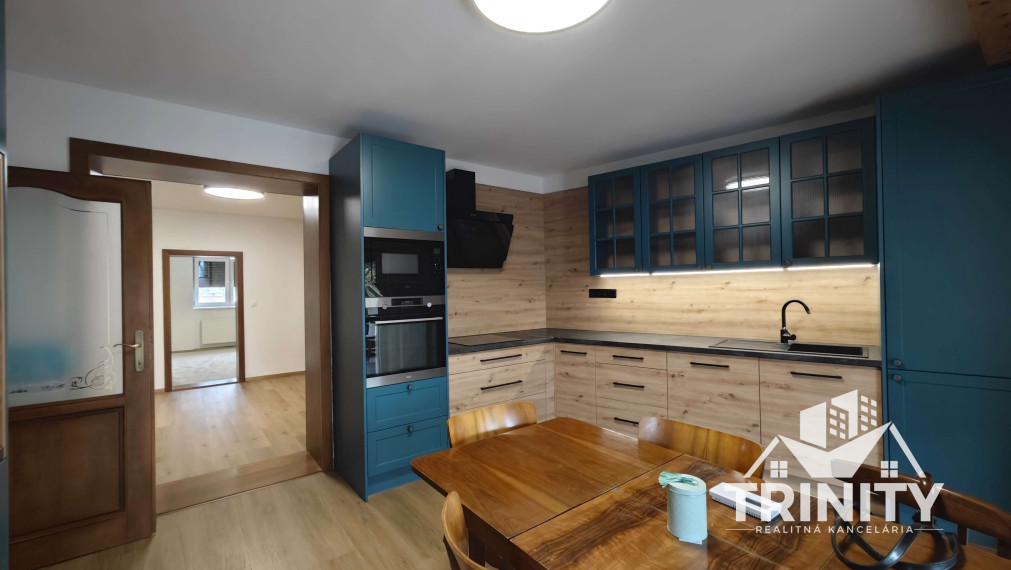 EXKLUZÍVNE - Na prenájom 4-izbový rodinný dom v Nových Zámkoch