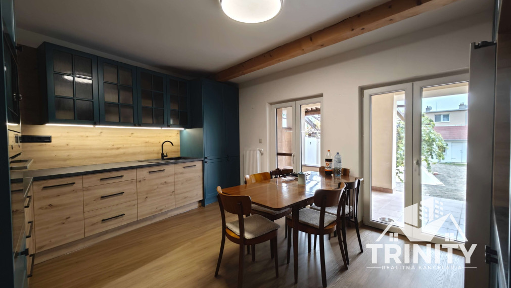 EXKLUZÍVNE - Na prenájom 4-izbový rodinný dom v Nových Zámkoch