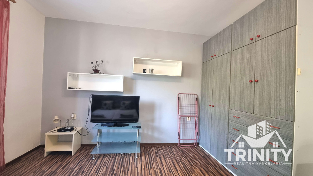 Na prenájom zariadený 1-izbový byt v rodinnom dome v meste Nové Zámky