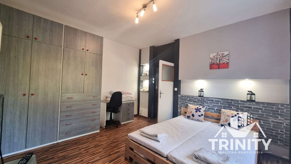 Na prenájom zariadený 1-izbový byt v rodinnom dome v meste Nové Zámky