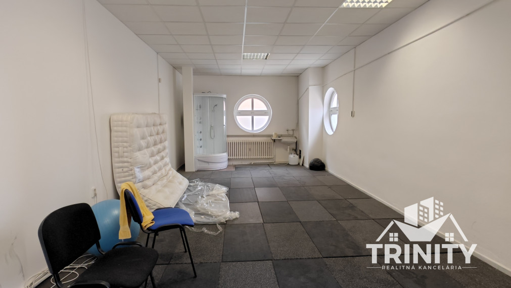 Na prenájom obchodný priestor v centre mesta Nové Zámky