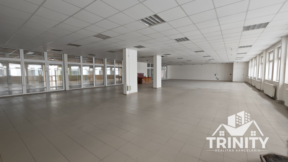 Na prenájom obchodný priestor v centre mesta Nové Zámky