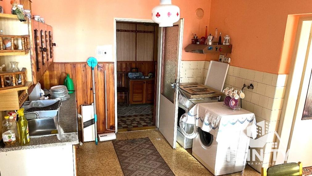 Na predaj tehlový 4-izbový rodinný dom v obci Bánov