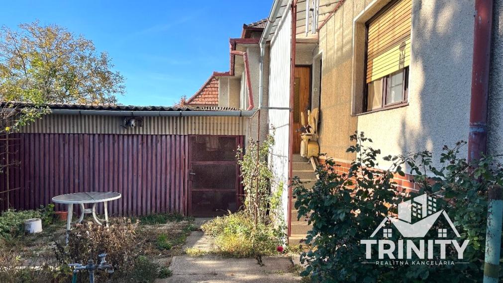 Na predaj tehlový 4-izbový rodinný dom v obci Bánov