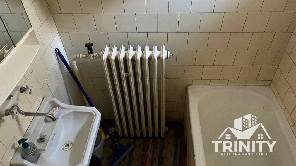 Na predaj tehlový 4-izbový rodinný dom v obci Bánov