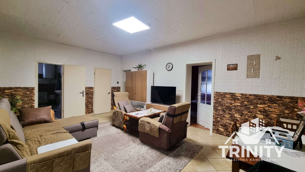 Na predaj tehlový 4-izbový rodinný dom v obci Komjatice