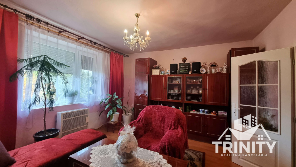 Na predaj tehlový 4-izbový rodinný dom v obci Komjatice