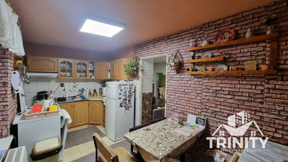 Na predaj tehlový 4-izbový rodinný dom v obci Komjatice