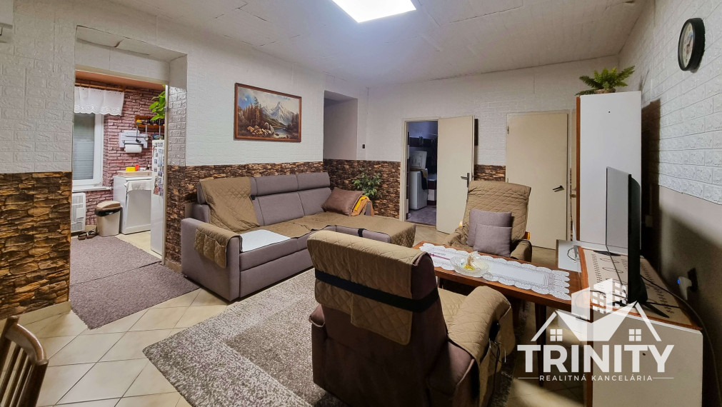 Na predaj tehlový 4-izbový rodinný dom v obci Komjatice