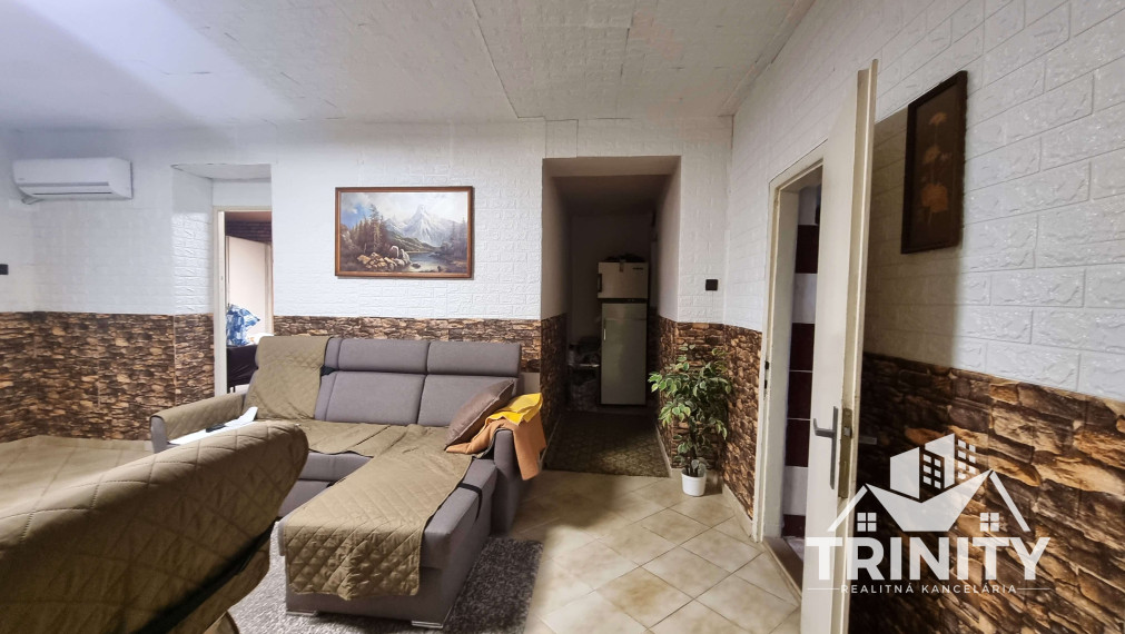 Na predaj tehlový 4-izbový rodinný dom v obci Komjatice