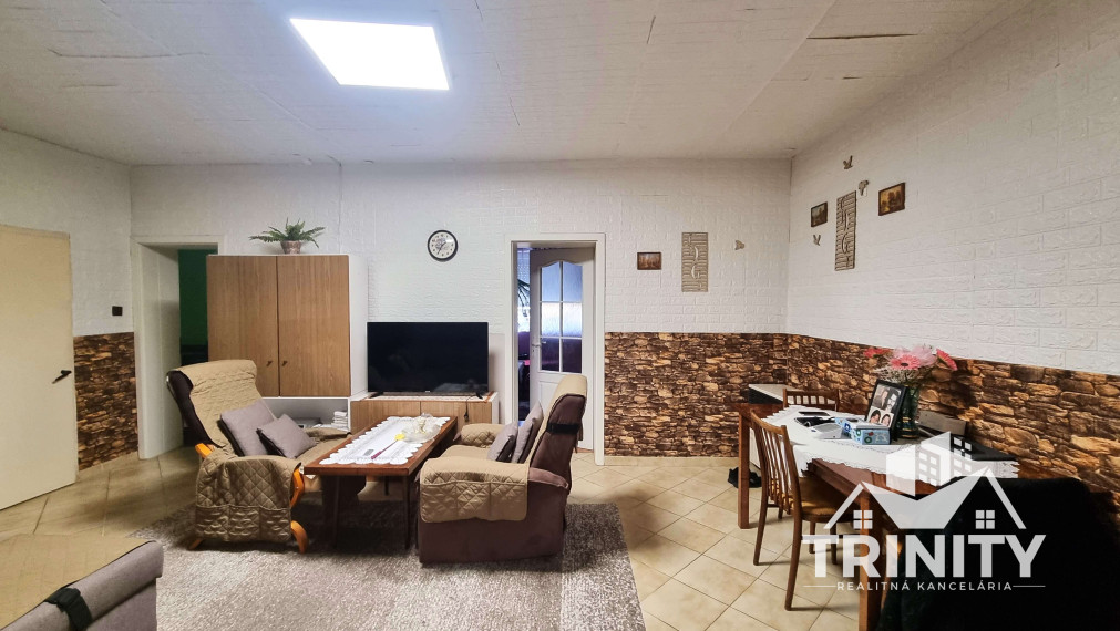 Na predaj tehlový 4-izbový rodinný dom v obci Komjatice