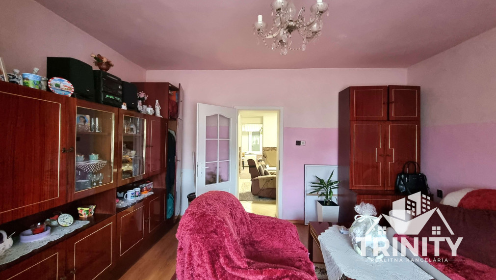 Na predaj tehlový 4-izbový rodinný dom v obci Komjatice